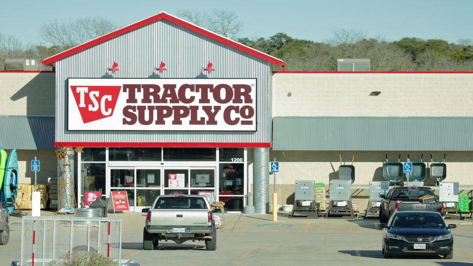 Are dogs allowed clearance in tractor supply company